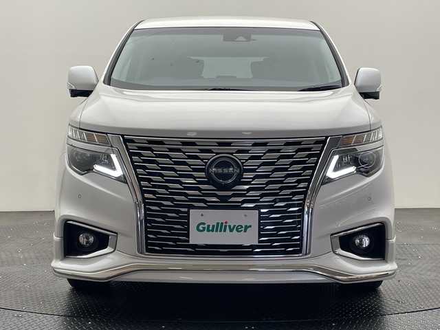 日産 エルグランド 250ハイウェイスターS 愛媛県 2024(令6)年 1.5万km ブリリアントホワイトパール ・純正メモリーナビ/・フルセグテレビ/Bluetooth/・アラウンドビューモニター/・両側パワースライドドア/・LEDヘッドライト/・衝突被害軽減ブレーキ/・レーンキープアシスト/・クルーズコントロール/・前後コーナーセンサー/・オートライト/・ハーフレザーシート/・オットマンシート/・フロントスポイラー/・スマートキー/・ETC