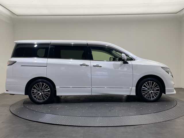 日産 エルグランド 250ハイウェイスターS 愛媛県 2024(令6)年 1.5万km ブリリアントホワイトパール ・純正メモリーナビ/・フルセグテレビ/Bluetooth/・アラウンドビューモニター/・両側パワースライドドア/・LEDヘッドライト/・衝突被害軽減ブレーキ/・レーンキープアシスト/・クルーズコントロール/・前後コーナーセンサー/・オートライト/・ハーフレザーシート/・オットマンシート/・フロントスポイラー/・スマートキー/・ETC