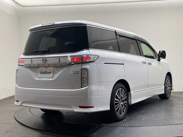 日産 エルグランド 250ハイウェイスターS 愛媛県 2024(令6)年 1.5万km ブリリアントホワイトパール ・純正メモリーナビ/・フルセグテレビ/Bluetooth/・アラウンドビューモニター/・両側パワースライドドア/・LEDヘッドライト/・衝突被害軽減ブレーキ/・レーンキープアシスト/・クルーズコントロール/・前後コーナーセンサー/・オートライト/・ハーフレザーシート/・オットマンシート/・フロントスポイラー/・スマートキー/・ETC