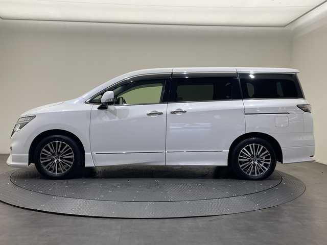 日産 エルグランド 250ハイウェイスターS 愛媛県 2024(令6)年 1.5万km ブリリアントホワイトパール ・純正メモリーナビ/・フルセグテレビ/Bluetooth/・アラウンドビューモニター/・両側パワースライドドア/・LEDヘッドライト/・衝突被害軽減ブレーキ/・レーンキープアシスト/・クルーズコントロール/・前後コーナーセンサー/・オートライト/・ハーフレザーシート/・オットマンシート/・フロントスポイラー/・スマートキー/・ETC