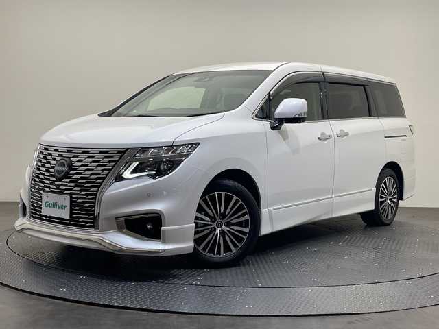 日産 エルグランド 250ハイウェイスターS 愛媛県 2024(令6)年 1.5万km ブリリアントホワイトパール ・純正メモリーナビ/・フルセグテレビ/Bluetooth/・アラウンドビューモニター/・両側パワースライドドア/・LEDヘッドライト/・衝突被害軽減ブレーキ/・レーンキープアシスト/・クルーズコントロール/・前後コーナーセンサー/・オートライト/・ハーフレザーシート/・オットマンシート/・フロントスポイラー/・スマートキー/・ETC