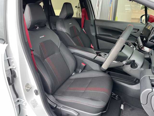 日産 オーラ ニスモ 愛知県 2022(令4)年 1.7万km ピュアホワイトパール / スーパーブラック 2トーン プロパイロット/NISUMOエアロ/四眼LEDヘッドライト/全方位カメラ/純正9型ディズプレイオーディオナビ/バックカメラ/コーナーセンサー/純正アルミホイール/ETC/ブラインドスポットモニター/インテリジェントミラー/オートマチックハイビーム/ワイヤレス充電器/ステアリングスイッチ/スマートキー/プッシュスタート