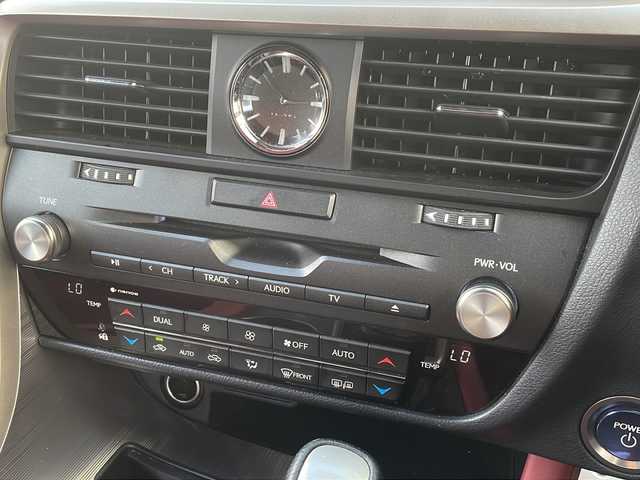 レクサス ＲＸ 450h Fスポーツ 広島県 2021(令3)年 7.2万km ホワイトノーヴァガラスフレーク 純正ナビ/Bluetooth/CD/DVD/USB/Miracast/フルセグTV/パノラミックビューモニター/ビルドインETC2.0/赤革シート/メモリーシート/パワーシート/シートヒーター/シートベンチレーション/ステアリングヒーター/ステアリングスイッチ/パドルシフト/パワーバックドア/レーダークルーズコントロール/BSM/HUD/三眼LEDオートライト/オートハイビーム/プリクラッシュセーフティー/シーケンシャルウインカー/フォグランプ/純正20インチアルミホイール/純正フロアマット/横滑り防止装置/レーンキープアシスト/スマートキー/プッシュスタート