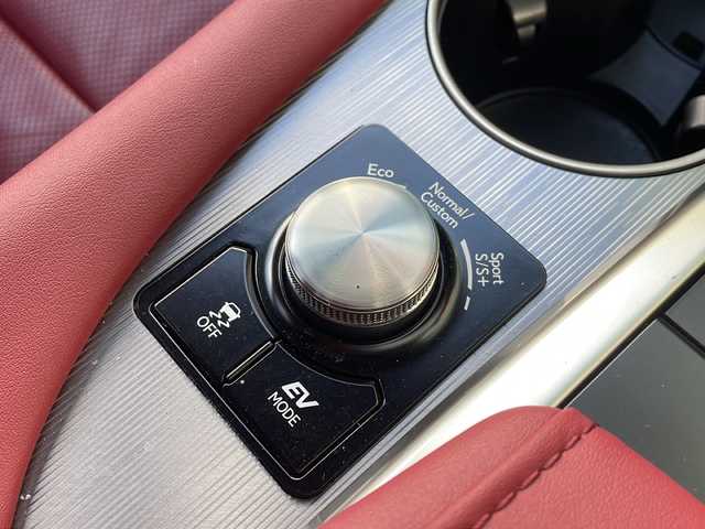 レクサス ＲＸ 450h Fスポーツ 広島県 2021(令3)年 7.2万km ホワイトノーヴァガラスフレーク 純正ナビ/Bluetooth/CD/DVD/USB/Miracast/フルセグTV/パノラミックビューモニター/ビルドインETC2.0/赤革シート/メモリーシート/パワーシート/シートヒーター/シートベンチレーション/ステアリングヒーター/ステアリングスイッチ/パドルシフト/パワーバックドア/レーダークルーズコントロール/BSM/HUD/三眼LEDオートライト/オートハイビーム/プリクラッシュセーフティー/シーケンシャルウインカー/フォグランプ/純正20インチアルミホイール/純正フロアマット/横滑り防止装置/レーンキープアシスト/スマートキー/プッシュスタート