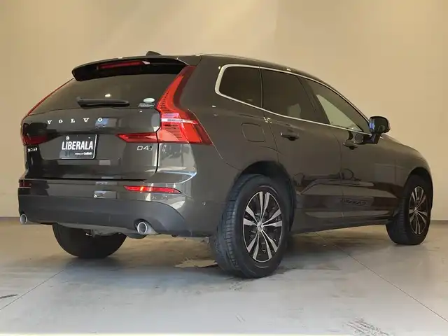 ボルボ ＸＣ６０ D4 AWD モーメンタム 熊本県 2020(令2)年 5.3万km グレー ブラウンフルレザーシート/シートヒーター/パワーシート/純正ナビ/Bluetooth/AppleCarPlay/androidauto/USB/360°カメラ/コーナーセンサー/フルセグテレビ/自動トランクオープナー/オートホールド/アダプティブクルーズコントロール/ブラインドスポットモニター/レーンキープアシスト/LEDヘッドライト/LEDフォグライト/ハイビームアシストシステム/ロードサインインフォ/クロストラフィックアラート/衝突回避/【D4AWDモメンタム / パイングレー】