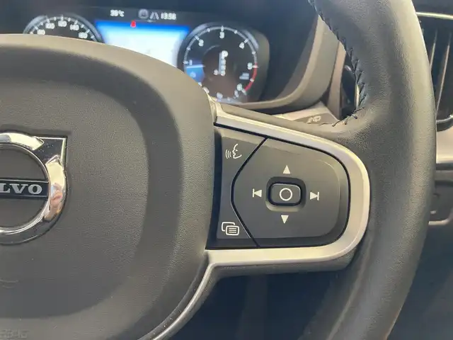 ボルボ ＸＣ６０ D4 AWD モーメンタム 熊本県 2020(令2)年 5.3万km グレー ブラウンフルレザーシート/シートヒーター/パワーシート/純正ナビ/Bluetooth/AppleCarPlay/androidauto/USB/360°カメラ/コーナーセンサー/フルセグテレビ/自動トランクオープナー/オートホールド/アダプティブクルーズコントロール/ブラインドスポットモニター/レーンキープアシスト/LEDヘッドライト/LEDフォグライト/ハイビームアシストシステム/ロードサインインフォ/クロストラフィックアラート/衝突回避/【D4AWDモメンタム / パイングレー】