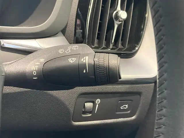 ボルボ ＸＣ６０ D4 AWD モーメンタム 熊本県 2020(令2)年 5.3万km グレー ブラウンフルレザーシート/シートヒーター/パワーシート/純正ナビ/Bluetooth/AppleCarPlay/androidauto/USB/360°カメラ/コーナーセンサー/フルセグテレビ/自動トランクオープナー/オートホールド/アダプティブクルーズコントロール/ブラインドスポットモニター/レーンキープアシスト/LEDヘッドライト/LEDフォグライト/ハイビームアシストシステム/ロードサインインフォ/クロストラフィックアラート/衝突回避/【D4AWDモメンタム / パイングレー】