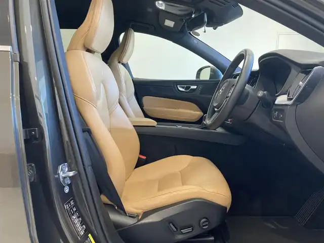 ボルボ ＸＣ６０ D4 AWD モーメンタム 熊本県 2020(令2)年 5.3万km グレー ブラウンフルレザーシート/シートヒーター/パワーシート/純正ナビ/Bluetooth/AppleCarPlay/androidauto/USB/360°カメラ/コーナーセンサー/フルセグテレビ/自動トランクオープナー/オートホールド/アダプティブクルーズコントロール/ブラインドスポットモニター/レーンキープアシスト/LEDヘッドライト/LEDフォグライト/ハイビームアシストシステム/ロードサインインフォ/クロストラフィックアラート/衝突回避/【D4AWDモメンタム / パイングレー】