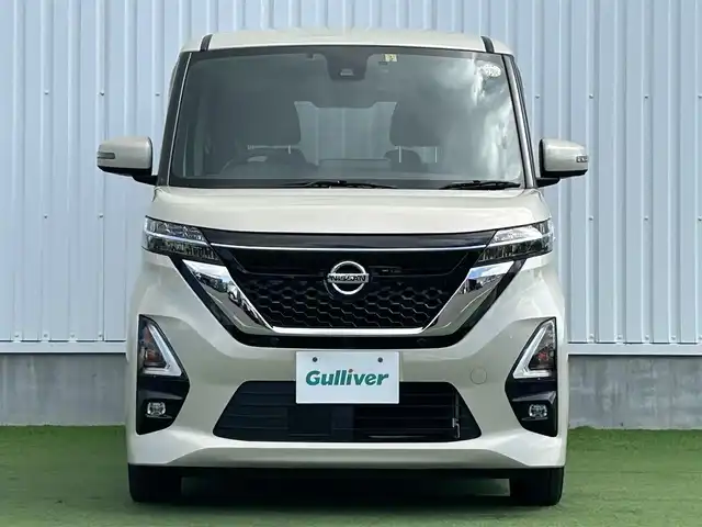 日産 ルークス ハイウェイスター X 香川県 2023(令5)年 1万km フローズンバニラパール 純正SDナビゲーション/→フルセグTV/アラウンドビューモニター　/両側パワースライドドア　/クリアランスソナー（前後）　/エマージェンシーブレーキ（衝突回避）/踏み間違い衝突防止アシスト/SOSコール（ヘルプネット）　/インテリジェントＬＩ（車線逸脱防止支援システム）」/インテリジェントＬＤＷ（車線逸脱警報）/先進ライト（対向車・先行車を照射しないハイビーム調整）　/LEDオートライト/フォグランプ/オートハイビーム/後席サーキュレーター　/ＥＴＣ　/ドライブレコーダー/ステアリングリモコン/純正14インチアルミホイール/純正フロアマット/スマートキー