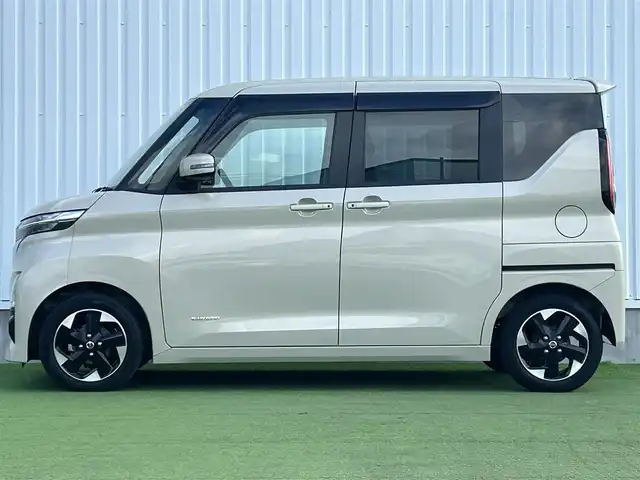 日産 ルークス ハイウェイスター X 香川県 2023(令5)年 1万km フローズンバニラパール 純正SDナビゲーション/→フルセグTV/アラウンドビューモニター　/両側パワースライドドア　/クリアランスソナー（前後）　/エマージェンシーブレーキ（衝突回避）/踏み間違い衝突防止アシスト/SOSコール（ヘルプネット）　/インテリジェントＬＩ（車線逸脱防止支援システム）」/インテリジェントＬＤＷ（車線逸脱警報）/先進ライト（対向車・先行車を照射しないハイビーム調整）　/LEDオートライト/フォグランプ/オートハイビーム/後席サーキュレーター　/ＥＴＣ　/ドライブレコーダー/ステアリングリモコン/純正14インチアルミホイール/純正フロアマット/スマートキー