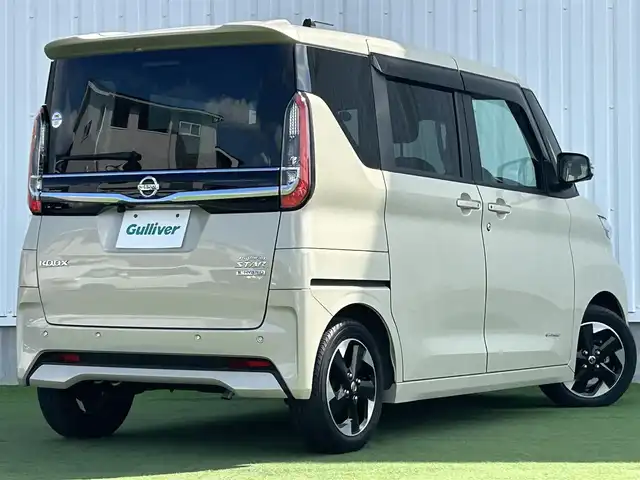 日産 ルークス ハイウェイスター X 香川県 2023(令5)年 1万km フローズンバニラパール 純正SDナビゲーション/→フルセグTV/アラウンドビューモニター　/両側パワースライドドア　/クリアランスソナー（前後）　/エマージェンシーブレーキ（衝突回避）/踏み間違い衝突防止アシスト/SOSコール（ヘルプネット）　/インテリジェントＬＩ（車線逸脱防止支援システム）」/インテリジェントＬＤＷ（車線逸脱警報）/先進ライト（対向車・先行車を照射しないハイビーム調整）　/LEDオートライト/フォグランプ/オートハイビーム/後席サーキュレーター　/ＥＴＣ　/ドライブレコーダー/ステアリングリモコン/純正14インチアルミホイール/純正フロアマット/スマートキー