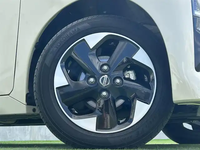 日産 ルークス ハイウェイスター X 香川県 2023(令5)年 1万km フローズンバニラパール 純正SDナビゲーション/→フルセグTV/アラウンドビューモニター　/両側パワースライドドア　/クリアランスソナー（前後）　/エマージェンシーブレーキ（衝突回避）/踏み間違い衝突防止アシスト/SOSコール（ヘルプネット）　/インテリジェントＬＩ（車線逸脱防止支援システム）」/インテリジェントＬＤＷ（車線逸脱警報）/先進ライト（対向車・先行車を照射しないハイビーム調整）　/LEDオートライト/フォグランプ/オートハイビーム/後席サーキュレーター　/ＥＴＣ　/ドライブレコーダー/ステアリングリモコン/純正14インチアルミホイール/純正フロアマット/スマートキー