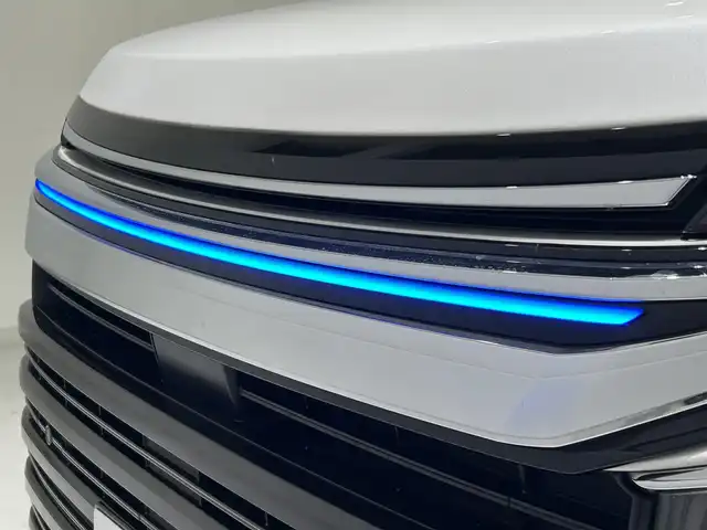 トヨタ ヴォクシー ハイブリッド S－Z 宮城県 2023(令5)年 6.5万km ホワイトパールクリスタルシャイン モデリスタシグネチャーイルミグリル/トヨタセーフティセンス/・プリクラッシュセーフティ/・レーンディパーチャーアラート/・プロアクティブドライビングアシスト/・パーキングサポートブレーキ/・クリアランスソナー/・ロードサインアシスト/・レーダークルーズコントロール/純正10.5インチディスプレイ/・ナビ/フルセグTV/BT/CD/DVD/HDMI/・バックカメラ/・ETC2.0/純正14型有機EL後席ディスプレイ/パワーバックドア/両側パワースライドドア/電子パーキング/・オートホールド/AC100V/革巻きステアリング/・ステアリングリモコン/・ステアリングヒーター/ハーフレザーシート/・シートヒーター(運転席/助手席/後席)/・オットマン/プッシュスタート/・スマートキー/・スペアキー/3眼LEDヘッドライト/・オートライト/・オートマチックハイビーム/電動格納ミラー/純正フロアマット/ドアバイザー