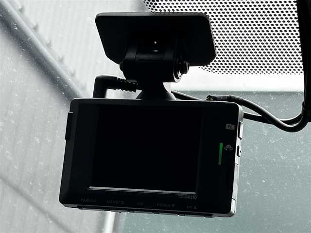 トヨタ プリウス G 滋賀県 2024(令6)年 1.9万km アティチュードブラックマイカ 純正8インチナビ/Bluetooth/USB/ミラーリング/フルセグTV/フルモデリスタエアロ/追従クルーズコントロール/フロント/サイド/バックカメラ/シートヒーター/純正19インチアルミホイール/LEDヘッドライト/オートライト/オートハイビーム/前後ドライブレコーダー/ETC2.0