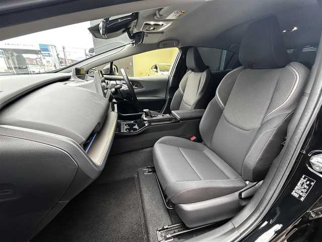 トヨタ プリウス G 滋賀県 2024(令6)年 1.9万km アティチュードブラックマイカ 純正8インチナビ/Bluetooth/USB/ミラーリング/フルセグTV/フルモデリスタエアロ/追従クルーズコントロール/フロント/サイド/バックカメラ/シートヒーター/純正19インチアルミホイール/LEDヘッドライト/オートライト/オートハイビーム/前後ドライブレコーダー/ETC2.0