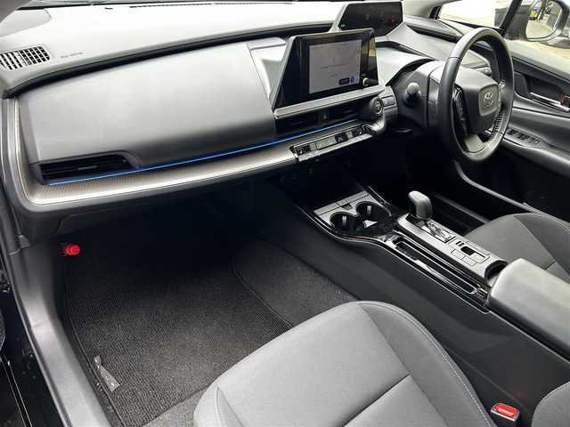 トヨタ プリウス G 滋賀県 2024(令6)年 1.9万km アティチュードブラックマイカ 純正8インチナビ/Bluetooth/USB/ミラーリング/フルセグTV/フルモデリスタエアロ/追従クルーズコントロール/フロント/サイド/バックカメラ/シートヒーター/純正19インチアルミホイール/LEDヘッドライト/オートライト/オートハイビーム/前後ドライブレコーダー/ETC2.0