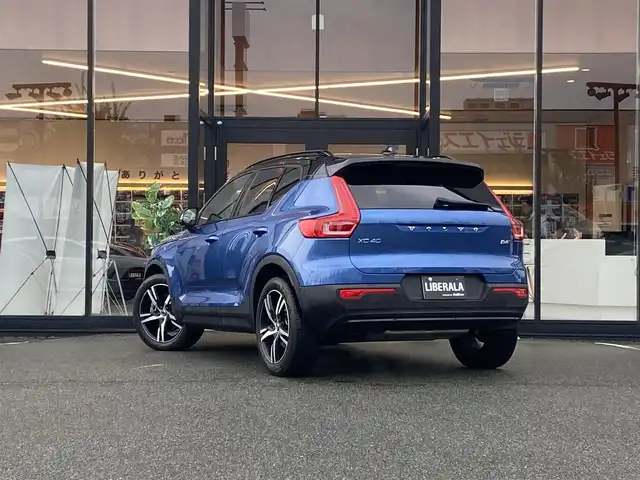 ボルボ ＸＣ４０ B4 AWD Rデザイン 福岡県 2021(令3)年 1万km 青Ｍ ・サンルーフ/・アダプティブクルーズコントロール/・純正ナビ/BT/USB/carplay/・全方位カメラ/・ハーフレザーシート/シートヒーター/・ドライブレコーダー/・フルセグ/・ETC/・純正19AW/・LEDライト/・ステアリングヒーター/・純正カラーバースティングブルーメタリック(７２０)