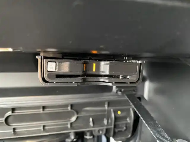 ボルボ ＸＣ４０ B4 AWD Rデザイン 福岡県 2021(令3)年 1万km 青Ｍ ・サンルーフ/・アダプティブクルーズコントロール/・純正ナビ/BT/USB/carplay/・全方位カメラ/・ハーフレザーシート/シートヒーター/・ドライブレコーダー/・フルセグ/・ETC/・純正19AW/・LEDライト/・ステアリングヒーター/・純正カラーバースティングブルーメタリック(７２０)