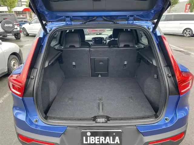 ボルボ ＸＣ４０ B4 AWD Rデザイン 福岡県 2021(令3)年 1万km 青Ｍ ・サンルーフ/・アダプティブクルーズコントロール/・純正ナビ/BT/USB/carplay/・全方位カメラ/・ハーフレザーシート/シートヒーター/・ドライブレコーダー/・フルセグ/・ETC/・純正19AW/・LEDライト/・ステアリングヒーター/・純正カラーバースティングブルーメタリック(７２０)