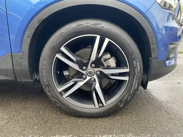 ボルボ ＸＣ４０ B4 AWD Rデザイン 福岡県 2021(令3)年 1万km 青Ｍ ・サンルーフ/・アダプティブクルーズコントロール/・純正ナビ/BT/USB/carplay/・全方位カメラ/・ハーフレザーシート/シートヒーター/・ドライブレコーダー/・フルセグ/・ETC/・純正19AW/・LEDライト/・ステアリングヒーター/・純正カラーバースティングブルーメタリック(７２０)