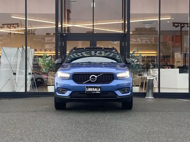 ボルボ ＸＣ４０ B4 AWD Rデザイン 福岡県 2021(令3)年 1万km 青Ｍ ・サンルーフ/・アダプティブクルーズコントロール/・純正ナビ/BT/USB/carplay/・全方位カメラ/・ハーフレザーシート/シートヒーター/・ドライブレコーダー/・フルセグ/・ETC/・純正19AW/・LEDライト/・ステアリングヒーター/・純正カラーバースティングブルーメタリック(７２０)