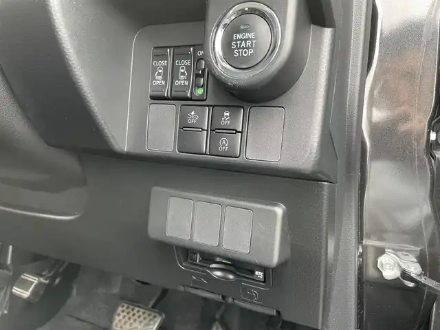 トヨタ ルーミー カスタムG S 佐賀県 2018(平30)年 6.8万km ブラックマイカメタリック 純正9インチSDナビゲーション/・フルセグTV/CD/DVD/SD/Bluetooth/バックカメラ/ビルトインETC/両側パワースライドドア/後席サンシェード/ISOFIX対応/革巻きステアリング/ステアリングリモコン/純正14インチアルミホイール/純正LEDヘッドライト/純正LEDフォグランプ/純正フロアマット/純正ドアバイザ―/新車保証書/取扱説明書/スペアキー１本/クルーズコントロール/先行車発進お知らせ機能/プリクラッシュセーフティ/車線逸脱警報機能