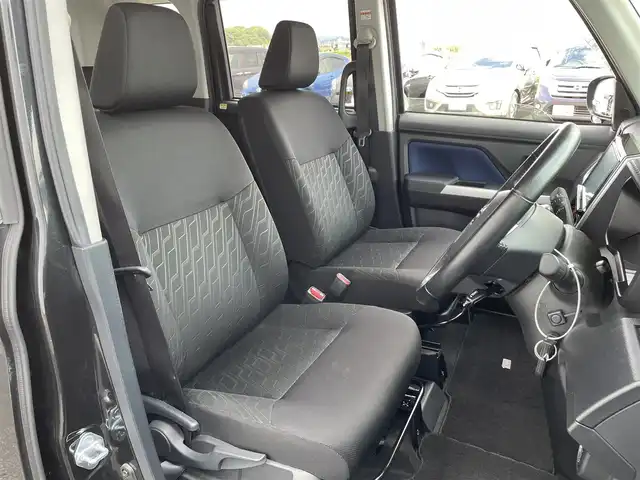 トヨタ ルーミー カスタムG S 佐賀県 2018(平30)年 6.8万km ブラックマイカメタリック 純正9インチSDナビゲーション/・フルセグTV/CD/DVD/SD/Bluetooth/バックカメラ/ビルトインETC/両側パワースライドドア/後席サンシェード/ISOFIX対応/革巻きステアリング/ステアリングリモコン/純正14インチアルミホイール/純正LEDヘッドライト/純正LEDフォグランプ/純正フロアマット/純正ドアバイザ―/新車保証書/取扱説明書/スペアキー１本/クルーズコントロール/先行車発進お知らせ機能/プリクラッシュセーフティ/車線逸脱警報機能