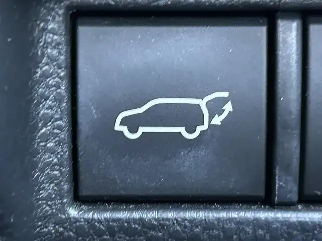 トヨタ ハリアー ハイブリッド Z レザーパッケージ 岡山県 2020(令2)年 10.3万km プレシャスブラックパール 登録時走行距離102731km/JBLプレミアムサウンド/純正12.3インチナビ/フルセグTV（AM/FM/Bluetooth）/バックカメラ/ビルトインETC2.0/デジタルインナーミラー/ドライブレコーダー/トヨタセーフティセンス/・ブラインドスポットモニター/・レーントレーシングアシスト/・レーダークルーズコントロール/・オートマチックハイビーム/・プリクラッシュセーフティシステム/パワーバックドア/D/N席シートヒーター/ステアリングヒーター/D/N席ベンチレーション/D/N席パワーシート/19インチ純正AW/純正フロアマット