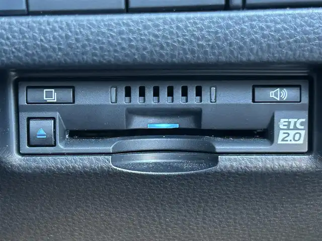 トヨタ ハリアー ハイブリッド Z レザーパッケージ 岡山県 2020(令2)年 10.3万km プレシャスブラックパール 登録時走行距離102731km/JBLプレミアムサウンド/純正12.3インチナビ/フルセグTV（AM/FM/Bluetooth）/バックカメラ/ビルトインETC2.0/デジタルインナーミラー/ドライブレコーダー/トヨタセーフティセンス/・ブラインドスポットモニター/・レーントレーシングアシスト/・レーダークルーズコントロール/・オートマチックハイビーム/・プリクラッシュセーフティシステム/パワーバックドア/D/N席シートヒーター/ステアリングヒーター/D/N席ベンチレーション/D/N席パワーシート/19インチ純正AW/純正フロアマット