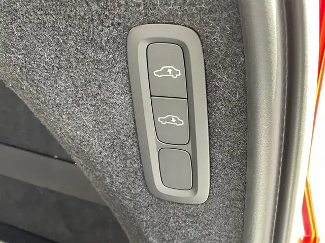 ボルボ ＸＣ９０ B6 AWD インスクリプション 青森県 2021(令3)年 2.7万km クリスタルホワイトP 純正ナビ/(フルセグTV/Bluetooth/AM/FM)/Apple CarPlay/Bowers & Wilkins スピーカー/ブロンドレザーシート/ステアリングヒーター/全席シートヒーター/前席ベンチレーション/前後ドライブレコーダー/純正アルミホイール　20インチ/パノラマサンルーフ/全方位カメラ/ETC/前後コーナーセンサー/オートライト/スマートキー