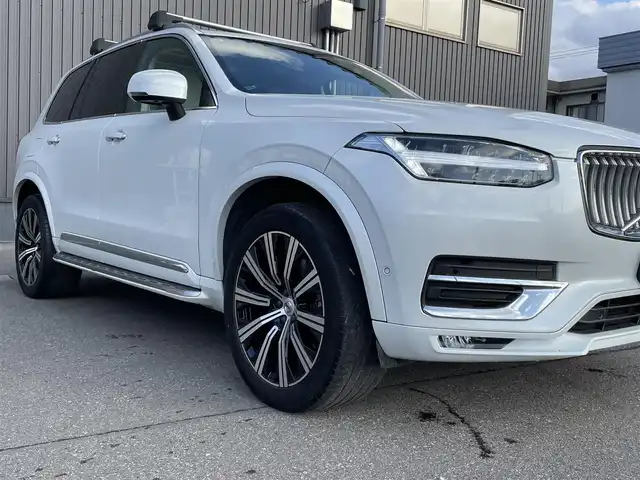 ボルボ ＸＣ９０ B6 AWD インスクリプション 青森県 2021(令3)年 2.7万km クリスタルホワイトP 純正ナビ/(フルセグTV/Bluetooth/AM/FM)/Apple CarPlay/Bowers & Wilkins スピーカー/ブロンドレザーシート/ステアリングヒーター/全席シートヒーター/前席ベンチレーション/前後ドライブレコーダー/純正アルミホイール　20インチ/パノラマサンルーフ/全方位カメラ/ETC/前後コーナーセンサー/オートライト/スマートキー