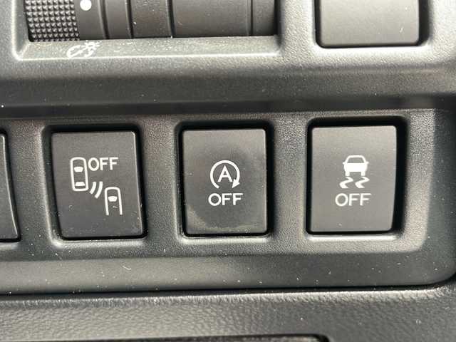 スバル インプレッサ スポーツ 2．0i－S アイサイト 山形県 2017(平29)年 4.9万km アイスシルバーメタリック 禁煙車/アイサイトver3/・プリクラッシュブレーキ（自動ブレーキ）/・レーンキープアシスト/・全車速追従機能付クルーズコントロール/・AT誤発進抑制制御/・後退時ブレーキアシスト/・アクティブレーンキープ/STi18インチアルミホイール/STiルーフスポイラー/STiマフラー/純正ナビ(CD.DVD.SD.BT.USB)/バックカメラ/フルセグ/パドルシフト/ブラインドスポットモニター/ステアリング連動ヘッドランプ/アイドリングストップ/LEDヘッドライト/電動パーキングブレーキ/プッシュスタート/スマートキーｘ２