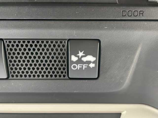 スバル インプレッサ スポーツ 2．0i－S アイサイト 山形県 2017(平29)年 4.9万km アイスシルバーメタリック 禁煙車/アイサイトver3/・プリクラッシュブレーキ（自動ブレーキ）/・レーンキープアシスト/・全車速追従機能付クルーズコントロール/・AT誤発進抑制制御/・後退時ブレーキアシスト/・アクティブレーンキープ/STi18インチアルミホイール/STiルーフスポイラー/STiマフラー/純正ナビ(CD.DVD.SD.BT.USB)/バックカメラ/フルセグ/パドルシフト/ブラインドスポットモニター/ステアリング連動ヘッドランプ/アイドリングストップ/LEDヘッドライト/電動パーキングブレーキ/プッシュスタート/スマートキーｘ２