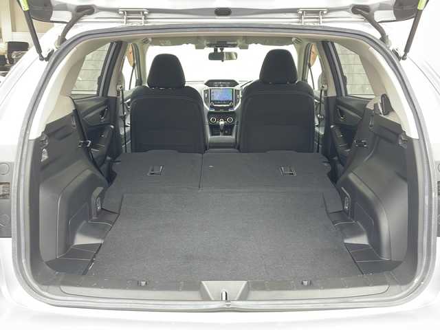 スバル インプレッサ スポーツ 2．0i－S アイサイト 山形県 2017(平29)年 4.9万km アイスシルバーメタリック 禁煙車/アイサイトver3/・プリクラッシュブレーキ（自動ブレーキ）/・レーンキープアシスト/・全車速追従機能付クルーズコントロール/・AT誤発進抑制制御/・後退時ブレーキアシスト/・アクティブレーンキープ/STi18インチアルミホイール/STiルーフスポイラー/STiマフラー/純正ナビ(CD.DVD.SD.BT.USB)/バックカメラ/フルセグ/パドルシフト/ブラインドスポットモニター/ステアリング連動ヘッドランプ/アイドリングストップ/LEDヘッドライト/電動パーキングブレーキ/プッシュスタート/スマートキーｘ２