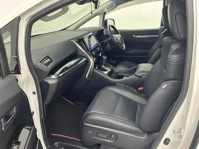 トヨタ ヴェルファイア Z Gエディション 熊本県 2019(令1)年 4.1万km ホワイトパールクリスタルシャイン 社外１１インチナビ（CD/DVD/Bluetooth/フルセグTV）/社外フリップダウンモニター/バックカメラ/ビルトインETC/レザーシート/前席シートヒーター＆ベンチレーション/前席パワーシート/電動テレスコ＆チルトステアリング/ステアリングヒーター/アドミレイションエアロ/電動パーキングブレーキ・ブレーキホールド/AC100V//トヨタセーフティセンス/・プリクラッシュセーフティ/・レーンディパーチャーアラート/・ロードサインアシスト/・レーダークルーズコントロール/・アダプティブハイビーム/・パーキングサポートブレーキ/純正アルミホイール