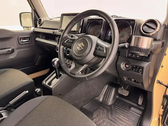 スズキ ジムニー シエラ JC 兵庫県 2019(平31)年 8.6万km シフォンアイボリーM 社外メモリナビ/（CD、DVD、SD、BT、フルセグTV）/ビルトインETC/前方ドライブレコーダー/4WD/シートヒーター/LKA/PCS/クルーズコントロール/バックカメラ/純正15インチアルミホイール/4WD/トランスファー/LEDヘッドライト/フォグライト/社外フロアマット/スマートキー×2本