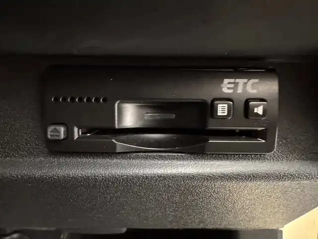 スズキ ジムニー シエラ JC 兵庫県 2019(平31)年 8.6万km シフォンアイボリーM 社外メモリナビ/（CD、DVD、SD、BT、フルセグTV）/ビルトインETC/前方ドライブレコーダー/4WD/シートヒーター/LKA/PCS/クルーズコントロール/バックカメラ/純正15インチアルミホイール/4WD/トランスファー/LEDヘッドライト/フォグライト/社外フロアマット/スマートキー×2本