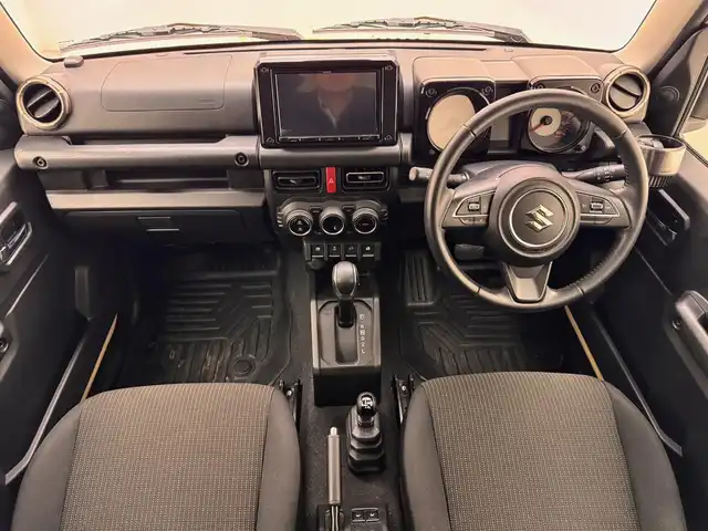 スズキ ジムニー シエラ JC 兵庫県 2019(平31)年 8.6万km シフォンアイボリーM 社外メモリナビ/（CD、DVD、SD、BT、フルセグTV）/ビルトインETC/前方ドライブレコーダー/4WD/シートヒーター/LKA/PCS/クルーズコントロール/バックカメラ/純正15インチアルミホイール/4WD/トランスファー/LEDヘッドライト/フォグライト/社外フロアマット/スマートキー×2本