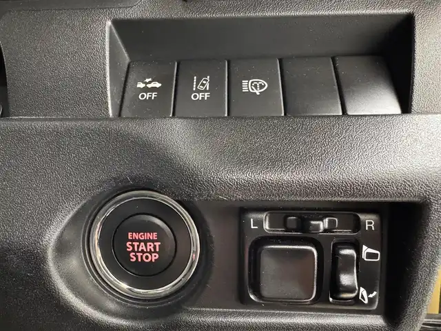 スズキ ジムニー シエラ JC 兵庫県 2019(平31)年 8.6万km シフォンアイボリーM 社外メモリナビ/（CD、DVD、SD、BT、フルセグTV）/ビルトインETC/前方ドライブレコーダー/4WD/シートヒーター/LKA/PCS/クルーズコントロール/バックカメラ/純正15インチアルミホイール/4WD/トランスファー/LEDヘッドライト/フォグライト/社外フロアマット/スマートキー×2本