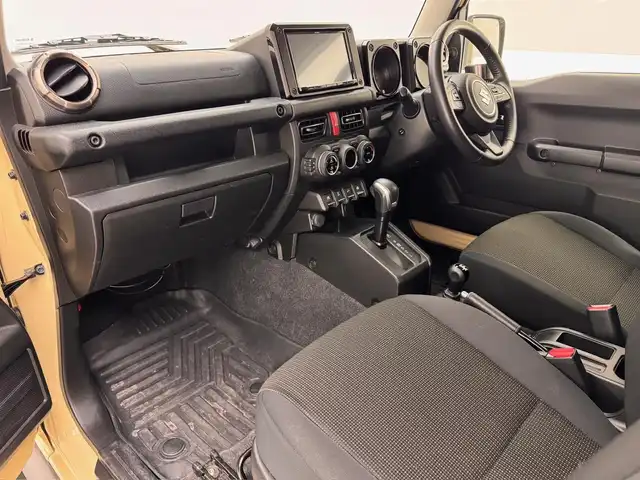 スズキ ジムニー シエラ JC 兵庫県 2019(平31)年 8.6万km シフォンアイボリーM 社外メモリナビ/（CD、DVD、SD、BT、フルセグTV）/ビルトインETC/前方ドライブレコーダー/4WD/シートヒーター/LKA/PCS/クルーズコントロール/バックカメラ/純正15インチアルミホイール/4WD/トランスファー/LEDヘッドライト/フォグライト/社外フロアマット/スマートキー×2本