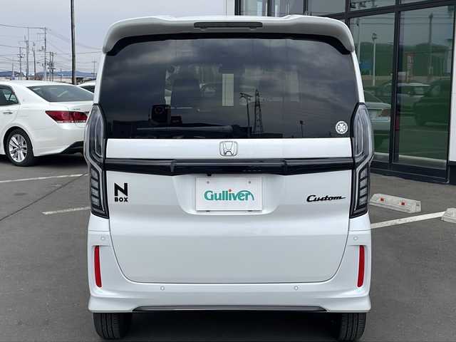 ホンダ Ｎ ＢＯＸ カスタム L スタイル+ブラック 道東・釧路十勝 2022(令4)年 1.1万km プラチナホワイトパール ・4WD/・純正SDナビ/（iPod・フルセグ・BT・HDMI.・SMARTUSEN・CD・DVD）/・バックカメラ/・両側パワースライドドア/・追従式クルーズコントロール/・スマートキー/・プッシュスタート/・車線逸脱警報/・LEDヘッドライト/・オートマチックハイビーム/・オートライト/・リアパーキングセンサー/・横滑り防止システム/・前席シートヒーター/・ミラーヒーター/・革巻きステアリング/・ステアリングスイッチ/・電格ウィンカーミラー/・ドアバイザー