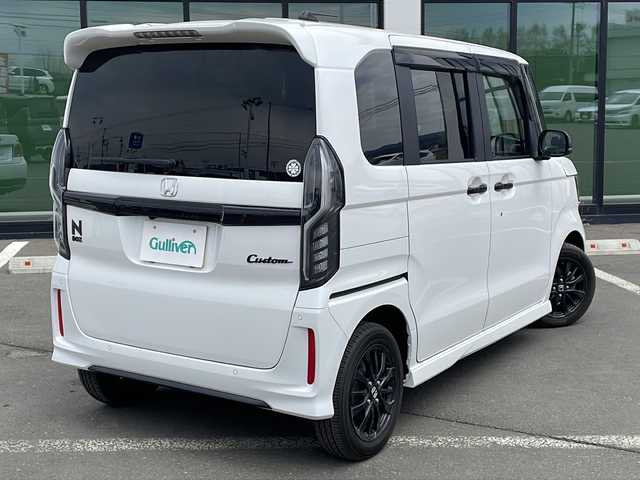 ホンダ Ｎ ＢＯＸ カスタム L スタイル+ブラック 道東・釧路十勝 2022(令4)年 1.1万km プラチナホワイトパール ・4WD/・純正SDナビ/（iPod・フルセグ・BT・HDMI.・SMARTUSEN・CD・DVD）/・バックカメラ/・両側パワースライドドア/・追従式クルーズコントロール/・スマートキー/・プッシュスタート/・車線逸脱警報/・LEDヘッドライト/・オートマチックハイビーム/・オートライト/・リアパーキングセンサー/・横滑り防止システム/・前席シートヒーター/・ミラーヒーター/・革巻きステアリング/・ステアリングスイッチ/・電格ウィンカーミラー/・ドアバイザー