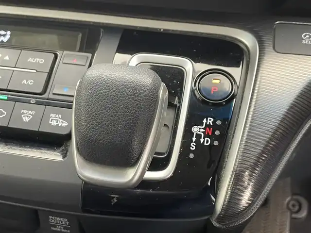 ホンダ ステップワゴン スパーダ ハイブリッド G ホンダセンシング 滋賀県 2018(平30)年 6.8万km プレミアムスパークルブラックパール 後期型/ハイブリッドモデル/純正大型9インチナビゲーション/純正フリップダウンモニター/CD/DVD/Bluetooth/フルセグTV/バックカメラ/両側電動スライドドア/アダプティブクルーズコントロール/レーダーブレーキサポート/レーンキープ/LEDヘッドライト/わくわくゲート/スマートキー/スペアキー/純正16インチアルミホイール/ETC/新車保証書