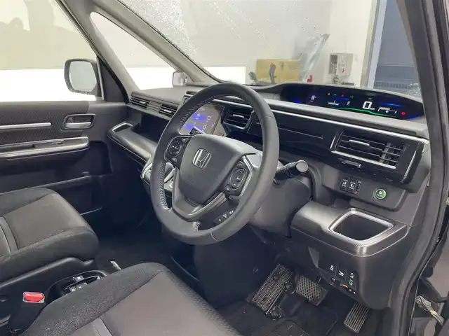 ホンダ ステップワゴン スパーダ ハイブリッド G ホンダセンシング 滋賀県 2018(平30)年 6.8万km プレミアムスパークルブラックパール 後期型/ハイブリッドモデル/純正大型9インチナビゲーション/純正フリップダウンモニター/CD/DVD/Bluetooth/フルセグTV/バックカメラ/両側電動スライドドア/アダプティブクルーズコントロール/レーダーブレーキサポート/レーンキープ/LEDヘッドライト/わくわくゲート/スマートキー/スペアキー/純正16インチアルミホイール/ETC/新車保証書