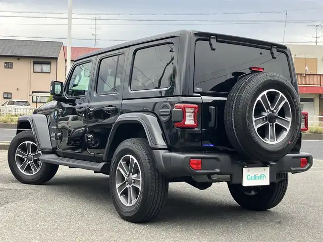 クライスラー・ジープ ジープ ラングラー アンリミテッド サハラ 三重県 2023(令5)年 1.5万km 黒 ♪走行14427km/♪車検 令和8年7月30日迄/♪4WD/ターボ/自動緊急ブレーキ/ブラインドスポット警告/オートディムハイビーム/アダプディブクルーズコントロール/コーナーセンサー/ヒルスタートアシスト/黒革シート/前席シートヒーター/ステアリングヒーター/スマートキー×2/プッシュスタート/純正メーカーナビ/・USB・AUX ・DTV/・Bluetoothオーディオ/・Apple Car Play/・バック/フロントカメラ/前後ドライブレコーダー/純正18インチAW/LEDヘッドライト/LEDフォグライト/リアフォグライト/オートライト/ウィンカーミラー/背面タイヤ/アイドリングストップ/AC115V/革巻ステアリング/プライバシーガラス/フロアマット/ETC2.0/サイドエアバック