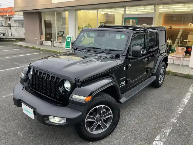 クライスラー・ジープ ジープ ラングラー アンリミテッド サハラ 三重県 2023(令5)年 1.5万km 黒 ♪走行14427km/♪車検 令和8年7月30日迄/♪4WD/ターボ/自動緊急ブレーキ/ブラインドスポット警告/オートディムハイビーム/アダプディブクルーズコントロール/コーナーセンサー/ヒルスタートアシスト/黒革シート/前席シートヒーター/ステアリングヒーター/スマートキー×2/プッシュスタート/純正メーカーナビ/・USB・AUX ・DTV/・Bluetoothオーディオ/・Apple Car Play/・バック/フロントカメラ/前後ドライブレコーダー/純正18インチAW/LEDヘッドライト/LEDフォグライト/リアフォグライト/オートライト/ウィンカーミラー/背面タイヤ/アイドリングストップ/AC115V/革巻ステアリング/プライバシーガラス/フロアマット/ETC2.0/サイドエアバック