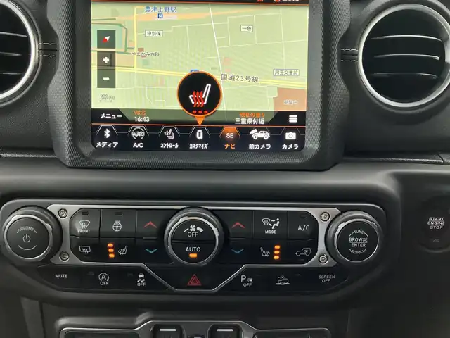 クライスラー・ジープ ジープ ラングラー アンリミテッド サハラ 三重県 2023(令5)年 1.5万km 黒 ♪走行14427km/♪車検 令和8年7月30日迄/♪4WD/ターボ/自動緊急ブレーキ/ブラインドスポット警告/オートディムハイビーム/アダプディブクルーズコントロール/コーナーセンサー/ヒルスタートアシスト/黒革シート/前席シートヒーター/ステアリングヒーター/スマートキー×2/プッシュスタート/純正メーカーナビ/・USB・AUX ・DTV/・Bluetoothオーディオ/・Apple Car Play/・バック/フロントカメラ/前後ドライブレコーダー/純正18インチAW/LEDヘッドライト/LEDフォグライト/リアフォグライト/オートライト/ウィンカーミラー/背面タイヤ/アイドリングストップ/AC115V/革巻ステアリング/プライバシーガラス/フロアマット/ETC2.0/サイドエアバック