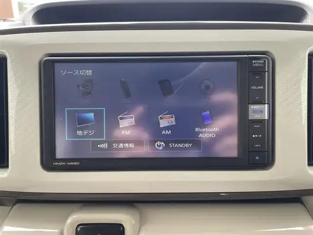 ダイハツ ムーヴ キャンバス X メイクアップ リミテッド SAⅢ 千葉県 2018(平30)年 9.4万km パールホワイトⅢ/ナチュラルベージュマイカメタリック 2トーン (株)IDOMが運営する【じしゃロン八千代店】の自社ローン対象車両になります。こちらは現金またはオートローンご利用時の価格です。自社ローンご希望の方は別途その旨お申付け下さい/純正ナビ（CD・DVD・BT接続可）/フルセグテレビ/アラウンドビューモニター/ETC/スマートアシスト３/両側パワースライドドア