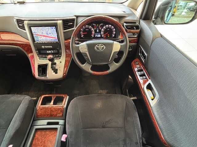 トヨタ ヴェルファイア 2．4Z プラチナセレクションⅡ 埼玉県 2011(平23)年 5.4万km ホワイトパールクリスタルシャイン サンルーフ　/8インチHDDナビ/　　CD/DVD/フルセグ　/バックカメラ　/両側パワースライドドア /パワーバックドア /クルーズコントロール /HIDオートライト /純正18インチアルミホイール /純正ETC