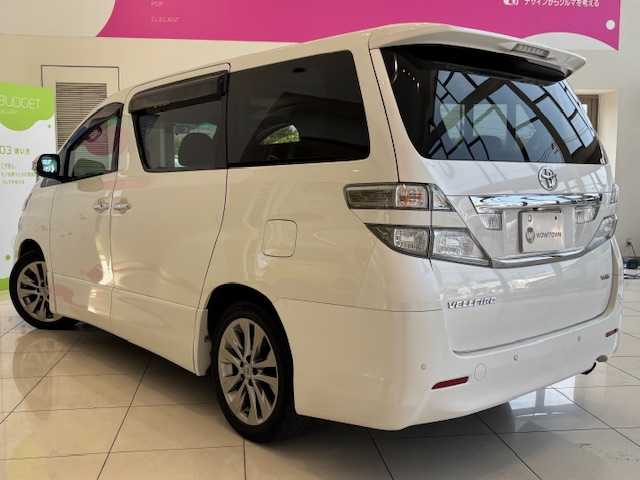 トヨタ ヴェルファイア 2．4Z プラチナセレクションⅡ 埼玉県 2011(平23)年 5.4万km ホワイトパールクリスタルシャイン サンルーフ　/8インチHDDナビ/　　CD/DVD/フルセグ　/バックカメラ　/両側パワースライドドア /パワーバックドア /クルーズコントロール /HIDオートライト /純正18インチアルミホイール /純正ETC